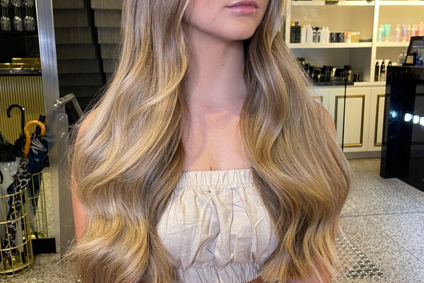 The Rise of Effortless Luxury Hair: Why “Undone” Is the New Perfect